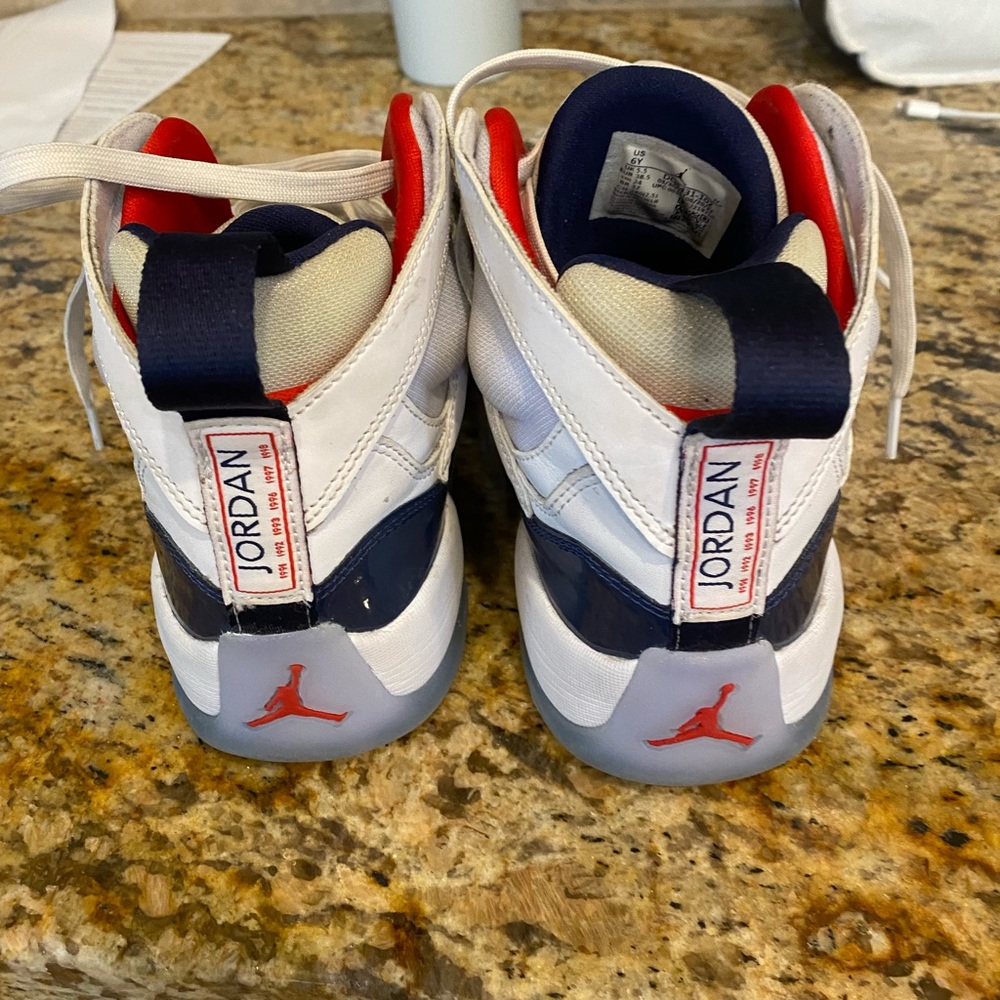 Girls size 6 Air Jordan sneakers, slightly used